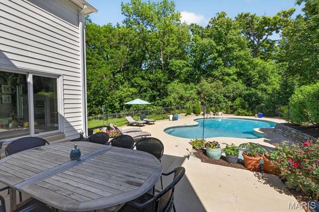 1040 Wellington Terrace, Town And Country, MO 63017