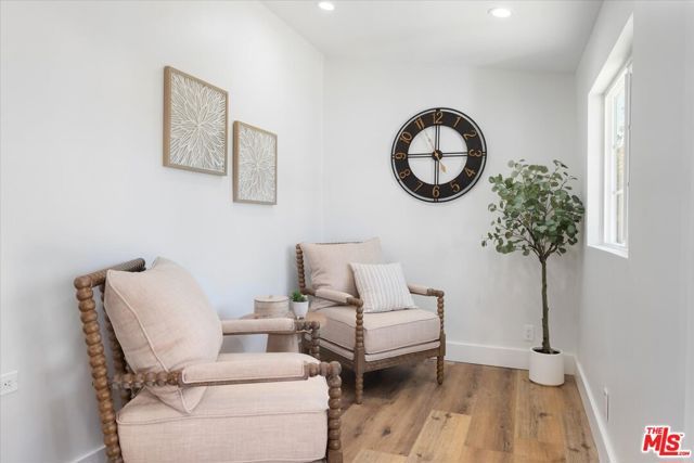 7045 Varna Avenue, North Hollywood (los Angeles), CA 91605