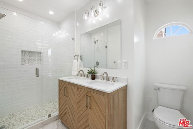 7045 Varna Avenue, North Hollywood (los Angeles), CA 91605