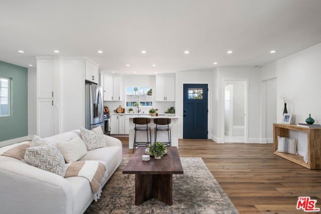 7045 Varna Avenue, North Hollywood (los Angeles), CA 91605