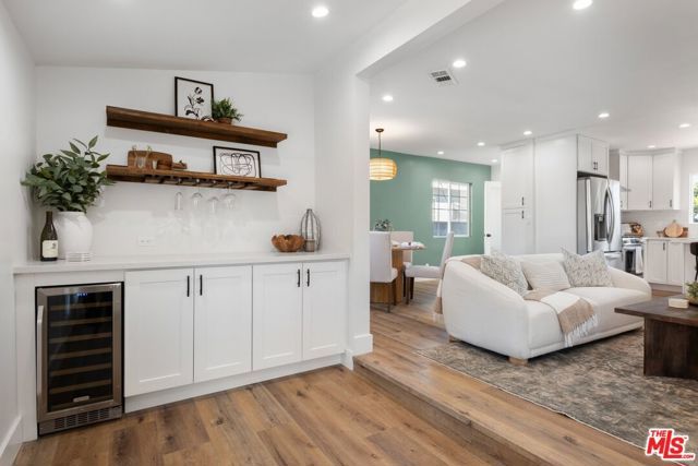 7045 Varna Avenue, North Hollywood (los Angeles), CA 91605