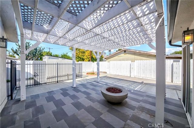 7426 Leescott Avenue, Lake Balboa, CA 91406