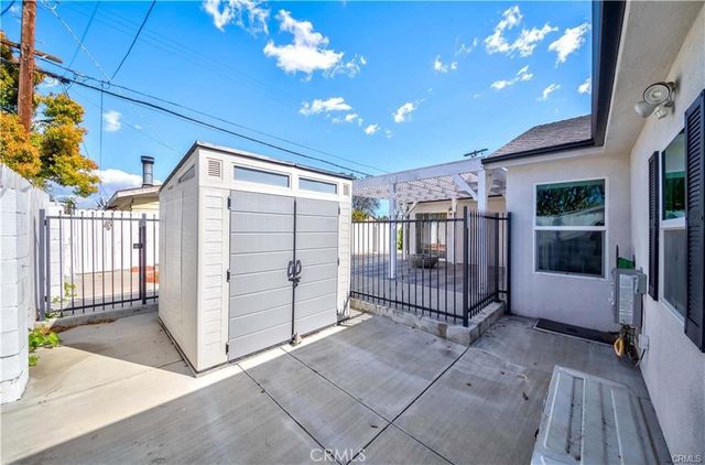 7426 Leescott Avenue, Lake Balboa, CA 91406