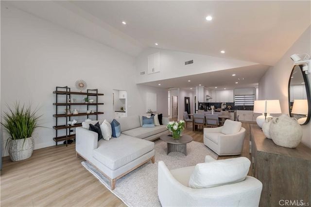 7426 Leescott Avenue, Lake Balboa, CA 91406