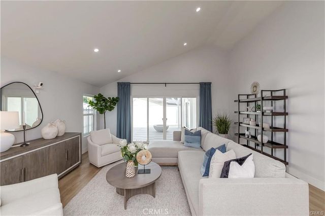 7426 Leescott Avenue, Lake Balboa, CA 91406