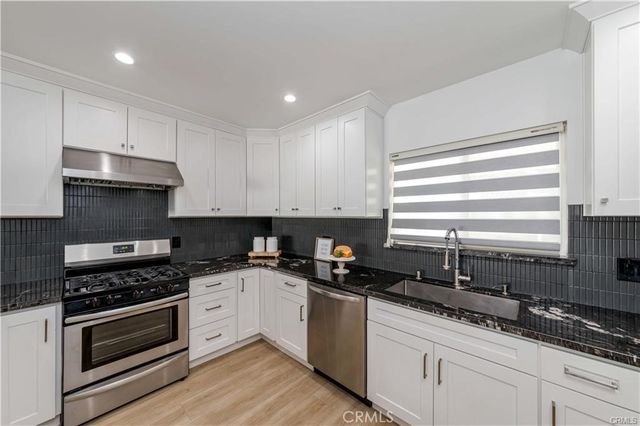 7426 Leescott Avenue, Lake Balboa, CA 91406