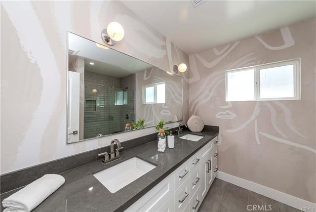 7426 Leescott Avenue, Lake Balboa, CA 91406