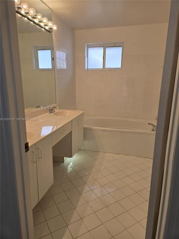 9835 NW 43rd Ter 9835, Doral, FL 33178