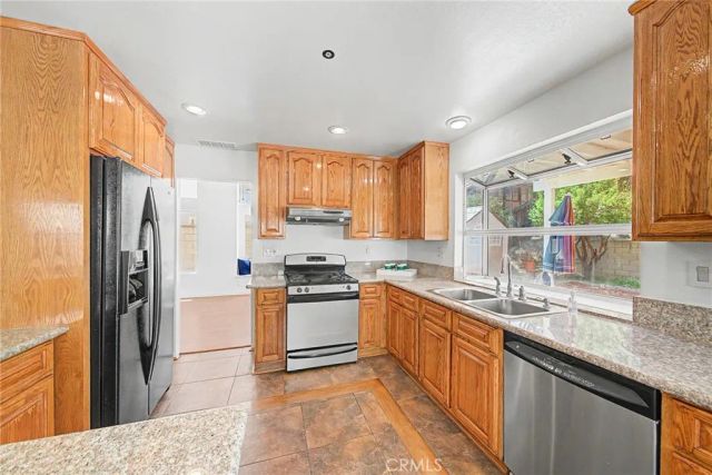 15377 Tobarra Road, Fontana, CA 92337