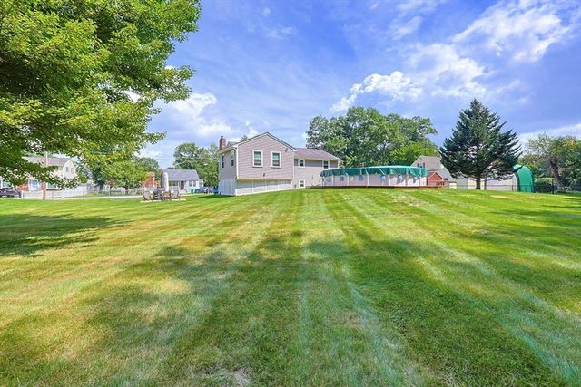 19 Bellflower Rd, Billerica, MA 01821
