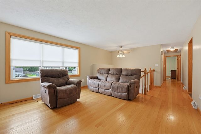 19 Bellflower Rd, Billerica, MA 01821
