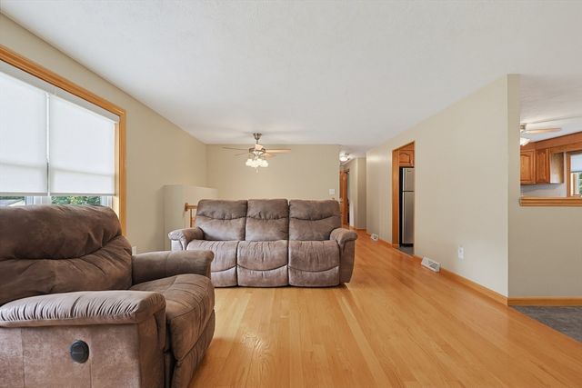 19 Bellflower Rd, Billerica, MA 01821