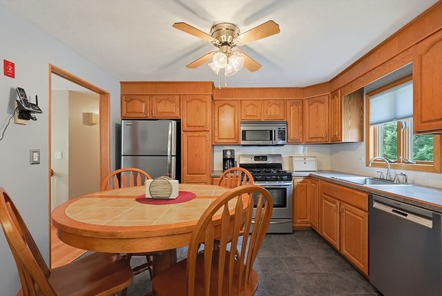 19 Bellflower Rd, Billerica, MA 01821