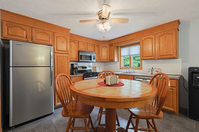 19 Bellflower Rd, Billerica, MA 01821