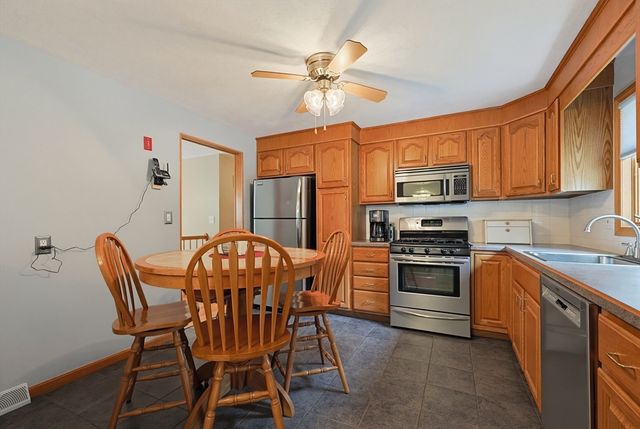 19 Bellflower Rd, Billerica, MA 01821