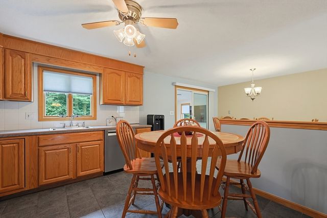 19 Bellflower Rd, Billerica, MA 01821