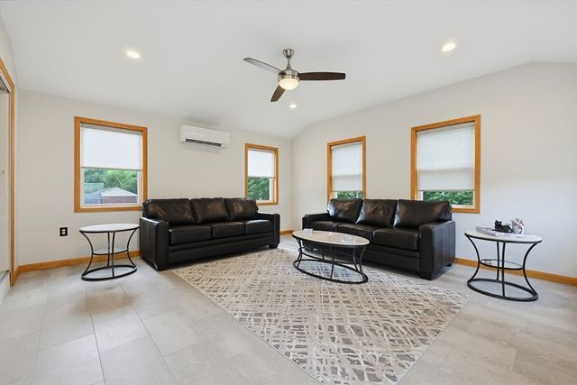 19 Bellflower Rd, Billerica, MA 01821