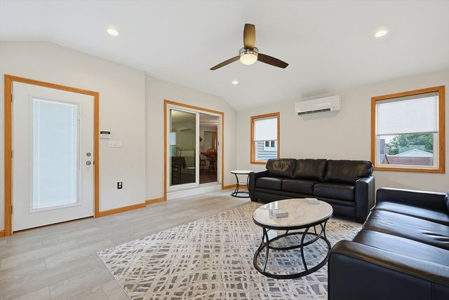 19 Bellflower Rd, Billerica, MA 01821