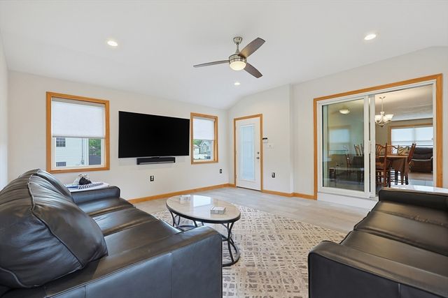 19 Bellflower Rd, Billerica, MA 01821
