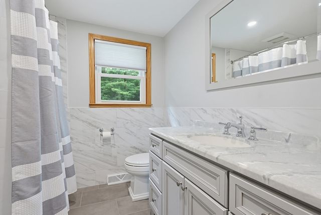 19 Bellflower Rd, Billerica, MA 01821