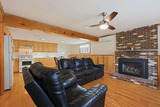 19 Bellflower Rd, Billerica, MA 01821