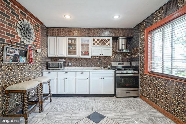 9336 N ACADEMY RD, Philadelphia, PA 19114
