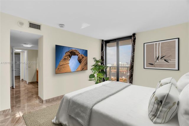 3701 N Country Club Dr 2203, Aventura, FL 33180