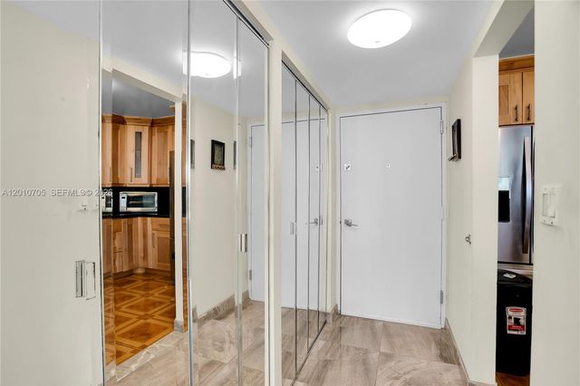 3701 N Country Club Dr 2203, Aventura, FL 33180