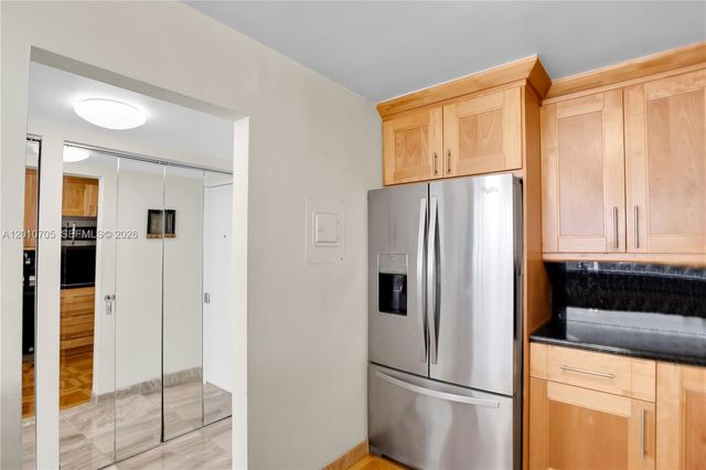 3701 N Country Club Dr 2203, Aventura, FL 33180