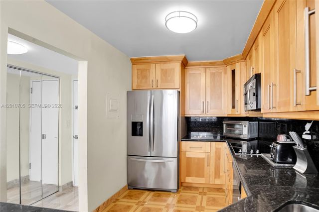 3701 N Country Club Dr 2203, Aventura, FL 33180