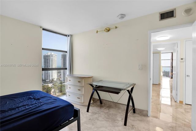 3701 N Country Club Dr 2203, Aventura, FL 33180