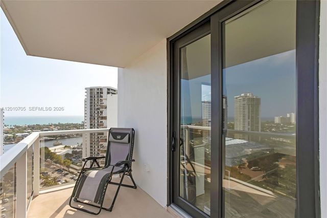 3701 N Country Club Dr 2203, Aventura, FL 33180