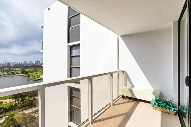 3701 N Country Club Dr 2203, Aventura, FL 33180