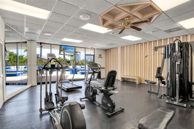 3701 N Country Club Dr 2203, Aventura, FL 33180