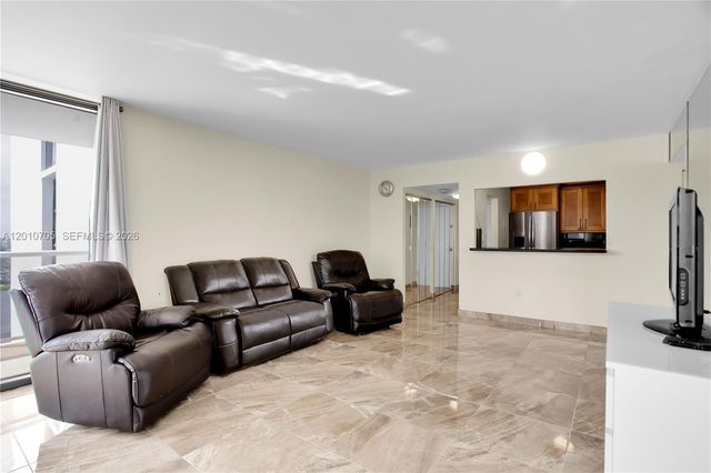 3701 N Country Club Dr 2203, Aventura, FL 33180