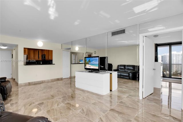 3701 N Country Club Dr 2203, Aventura, FL 33180