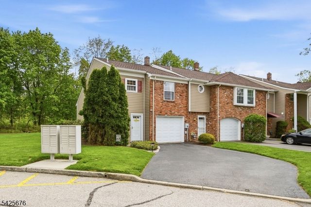 15 Dena Dr, Wanaque Boro, NJ 07465