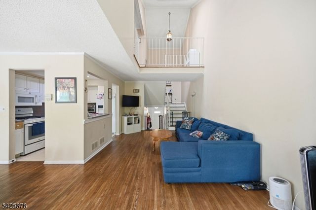 15 Dena Dr, Wanaque Boro, NJ 07465