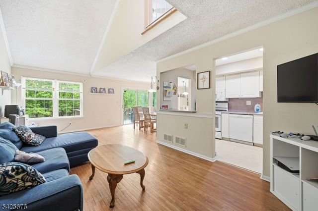 15 Dena Dr, Wanaque Boro, NJ 07465