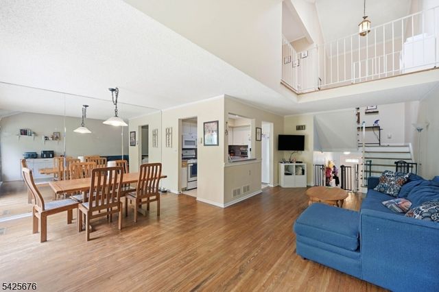 15 Dena Dr, Wanaque Boro, NJ 07465