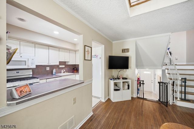 15 Dena Dr, Wanaque Boro, NJ 07465