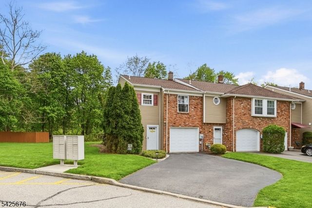 15 Dena Dr, Wanaque Boro, NJ 07465