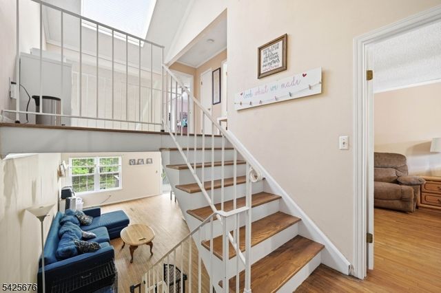 15 Dena Dr, Wanaque Boro, NJ 07465