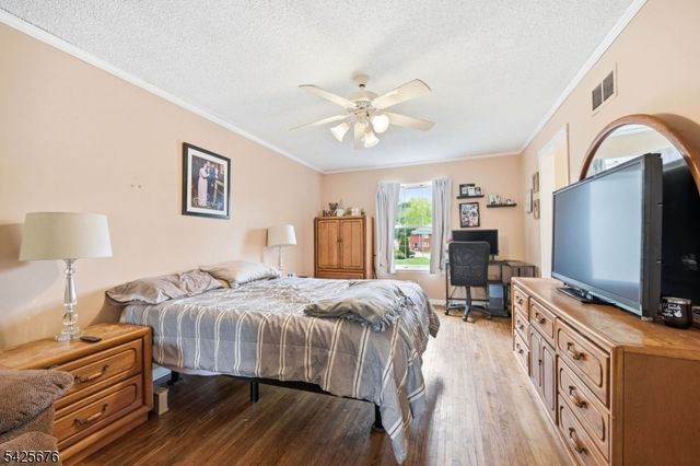 15 Dena Dr, Wanaque Boro, NJ 07465