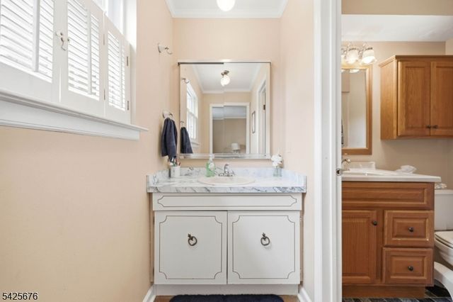 15 Dena Dr, Wanaque Boro, NJ 07465
