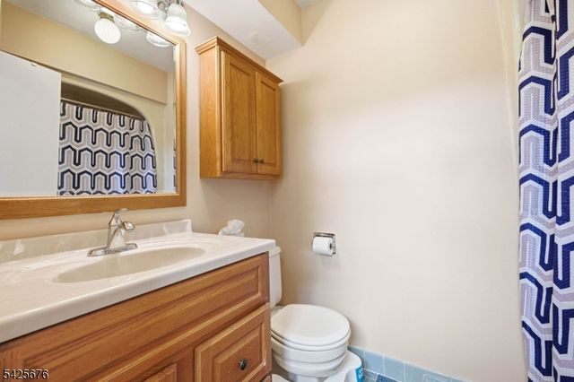 15 Dena Dr, Wanaque Boro, NJ 07465