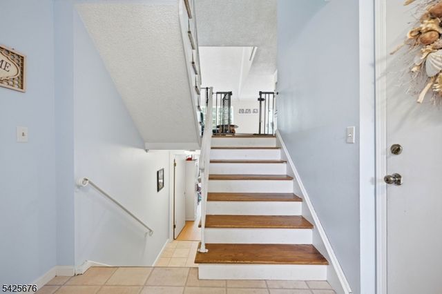 15 Dena Dr, Wanaque Boro, NJ 07465