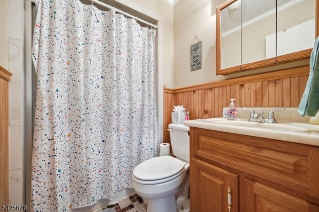15 Dena Dr, Wanaque Boro, NJ 07465