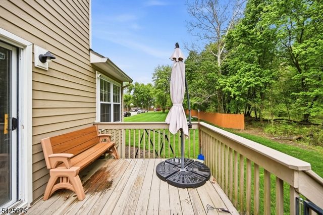 15 Dena Dr, Wanaque Boro, NJ 07465