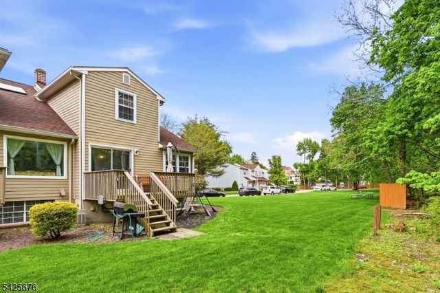 15 Dena Dr, Wanaque Boro, NJ 07465